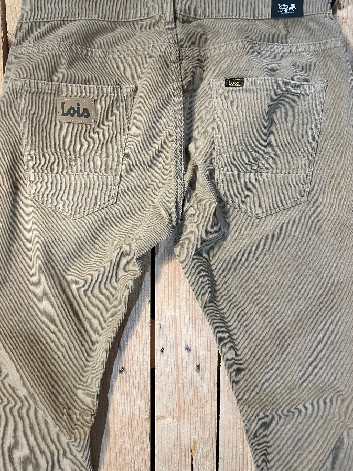 Lois needle cord sierra fit - tan