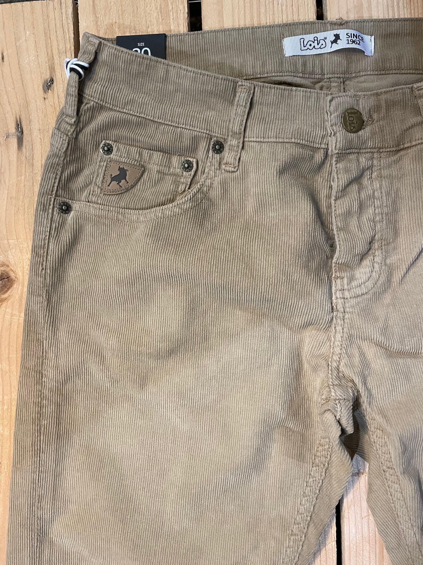 Lois needle cord sierra fit - tan